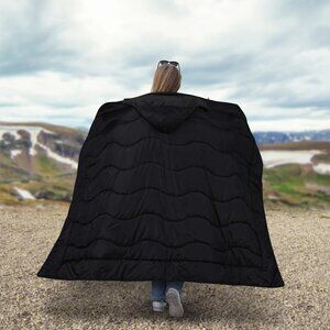 Below Zero Wearable Outdoor Blanket With Soft Plush Interior 72"x54", NWT
